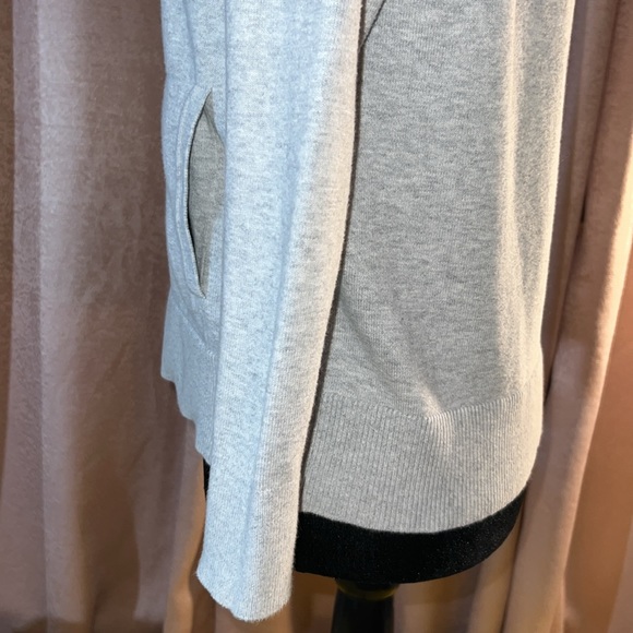 Lands End Size XS Gray Cardigan - Picture 4 of 13